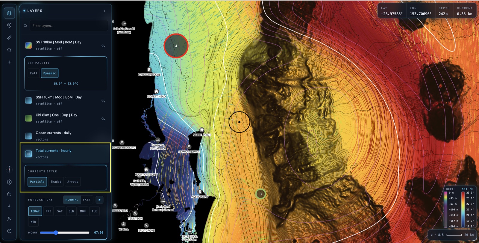Total currents layer turned on in the Particle style, with the Currents Style control showing Particle / Shaded / Arrows